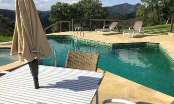 Imagem 7: Casa de condomínio para venda possui 350 metros quadrados com 5 quartos