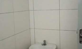 Imagem: Um quarto cozinha banheiro área de tanque