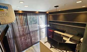 Imagem 2: Sala Comercial Mobiliada de 23m² com Varanda e Vaga - Pronta para Uso