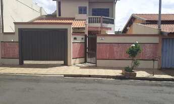 Imagem: Sobrado com três dormitórios em ótima