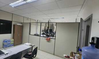 Imagem 6: Imperdível: Galpão Comercial à Venda em Brusque-SC, Bairro Primeiro de Maio, 5 Salas, 8 Ba