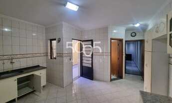 Imagem 3: Sobrado para locação no bairro Jardim Aeroporto, com 200 m² de construção e 3 quartos