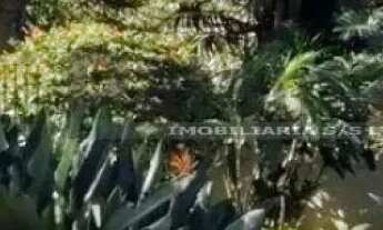 Imagem 4: Casa Espetacular com 4 Dormitórios e Quintal Arborizado