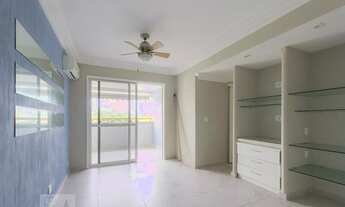 Imagem 2: Lindo 2 qts , varanda e repleto de armários, td espaçoso . Vista indevassada pro verde e p