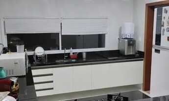 Imagem 2: Casa de condomínio sobrado para venda tem 253 metros quadrados com 4 quartos