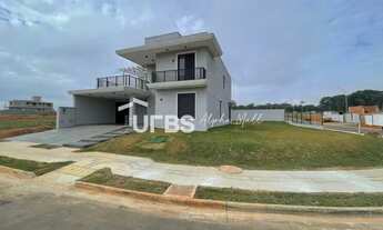 Imagem 3: Casa de condomínio sobrado para venda possui 369 metros quadrados com 5 quartos