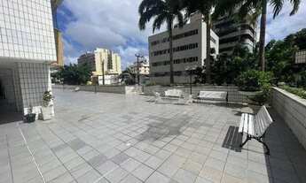 Imagem 2: Apartamento com ampla sala e vista privilegiada de esquina com Rua Padre Valdivino