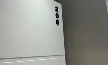 Imagem 2: Excelente studio (kitnet) novo com cozinha com pia, tanque, armários embutidos, geladeira