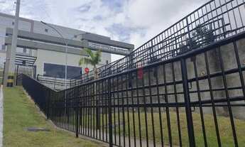 Imagem 3: Excelente apto novo, primeira locação, possui 2 dormitórios e sala com piso laminado, cozi