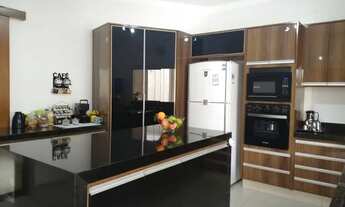 Imagem 7: Casa de condomínio para venda possui 340 metros quadrados com 4 quartos