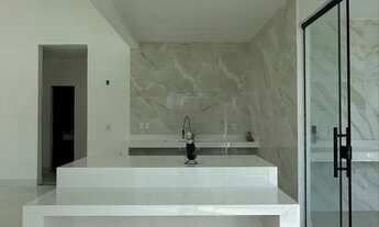 Imagem 2: Casa térrea impecável no Cond. Alphaville, 3 suítes, moderna com piscina por 990 mil