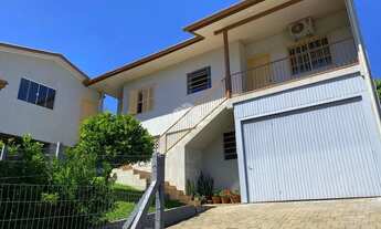 Imagem: Duas casas em terreno amplo