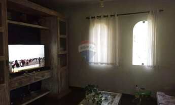 Imagem 6: Encantadora Casa em Mairiporã: Conforto e Praticidade