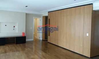 Imagem 4: Com 142,6 m² de área privativa, o apartamento fica em andar alto e tem sol da manhã