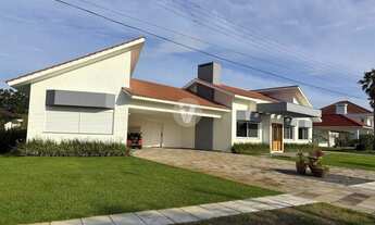 Imagem 2: Casa Térrea com Vista para o Campo de Golfe no Condomínio Green Village