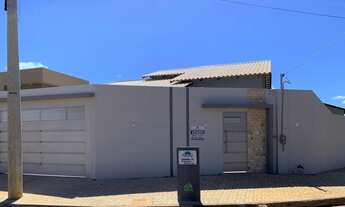 Imagem: Belíssima casa de esquina disponível no