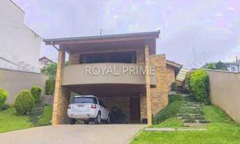 Imagem: Casa de Rua com Amplo Terreno e 3 dormitórios