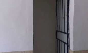 Imagem: Alugo Quarto com banheiro e móveis