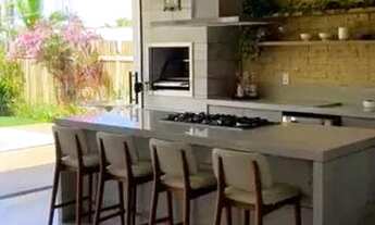 Imagem 4: Casa de condomínio para venda possui 272 metros quadrados com 5 quartos