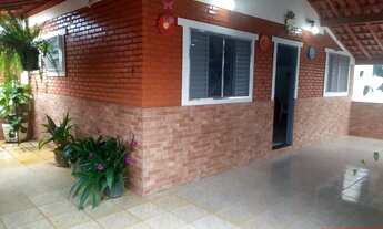 Imagem 4: Oportunidade! Chalé em Caldas Novas com 3 quartos, 1 suíte, varanda, 3km do centro