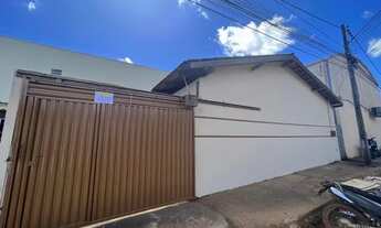 Imagem 2: Casa bem arejada, vaga de garagem em frente a USIMIG