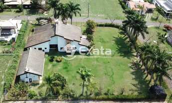 Imagem 3: Terreno Amplo com Edícula à Venda em Condomínio Fechado - Perfeito para Casa ou Chácara Ur