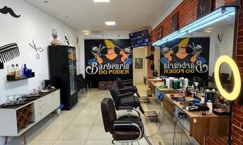 Imagem 2: Barbearia do Poder vendo essa barbearia montada e funcionando