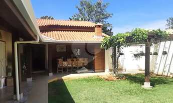 Imagem: Casa à venda com 4 quartos, sendo 3 suítes