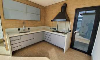 Imagem 3: Casa de condomínio sobrado para aluguel e venda possui 472 metros quadrados com 4 quartos