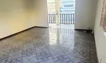 Imagem 2: Amplo sobrado ao lado do comércio e praia