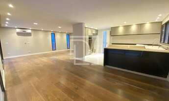 Imagem 7: Casa para venda ou locação no condomínio Alphaville 09, amplo quintal gramado