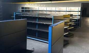 Imagem 5: Ponto Comercial Galpão no Centro da Cidade Loja com Estrutura Montada Gôndolas