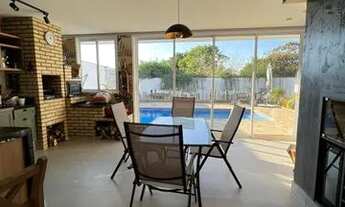 Imagem 3: Chácara para venda possui 283 metros quadrados com 3 suítes