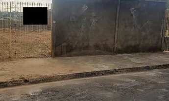 Imagem: Terreno plano e encaixado com 242,00m²