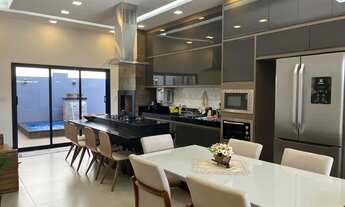 Imagem: Casa para venda com 3 quartos, com piscina