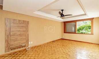 Imagem 6: Você procura um lugar com muito espaço e área verde? Te convido a conhecer esta casa térre