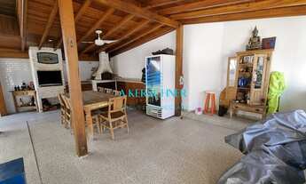 Imagem 2: Casa térrea charmosa com 3 dorms sendo 2 suítes, em condomínio familiar a poucos metros da