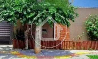 Imagem: AMPLA CASA TÉRREA COM 2 QUARTOS E PISCINA