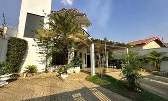 Imagem 2: Sobrado com 5 Suítes, Piscina e Área Gourmet na 206 Sul