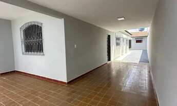 Imagem 2: Casa Térrea para Locação em Arapiraca, Baixão, 4 dormitórios, 1 suíte, 3 banheiros, 3 vaga