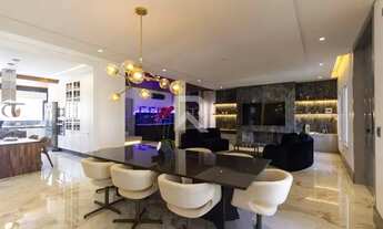 Imagem 2: Casa Alto Padrão com Piscina Aquecida para locação, 4 Suítes e Área Gourmet no Pilarzinho