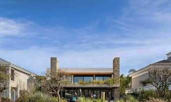 Imagem 2: Sobrado mobiliada c/piscina a venda no condomínio Atlântida Ilhas Park - 500m² / 5 suítes