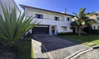 Imagem 6: Casa espaçosa e segura em Florianópolis: ideal para sua família!