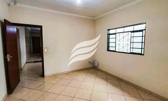 Imagem 5: Casa com 03 quartos e churrasqueira à venda no bairro Ipanema