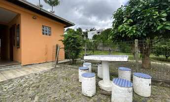 Imagem 2: Sombra, água fresca e paz total: casa com pomar, piscina e varanda gourmet em condomínio f