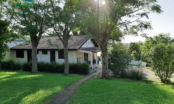 Imagem: Sítio de 5000m² com casa colonial em Águas