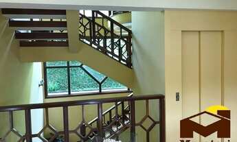 Imagem 2: Casa com elevador em condomínio fechado