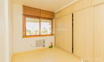 Imagem 6: DESOCUPADO! Amplo apartamento de 3 dormitórios com 2 vagas próximo à Sogipa!