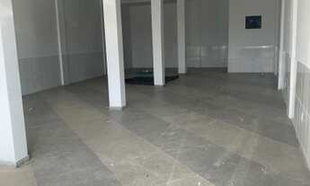 Imagem 3: Lojas com 105 metros , valor do aluguel 5.000,00 reais cada loja , sandro