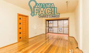 Imagem 1: DESOCUPADO! Amplo apartamento de 3 dormitórios com 2 vagas próximo à Sogipa!